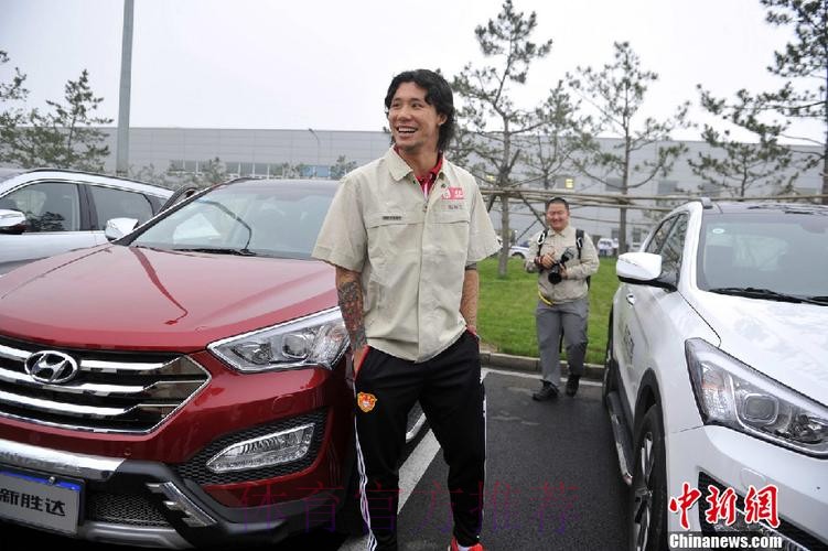 国足走进北京现代顺义工厂 卡马乔庆贺58岁生日 国足走进北京现代顺义工厂 卡马乔庆贺58岁生日